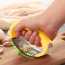 Load image into Gallery viewer, Creative Hand Garlic Press Tools Stainless Steel Ginger Garlic Chopper Crusher Metal Garlic Press Cutter Kitchen Cooking Gadgets
